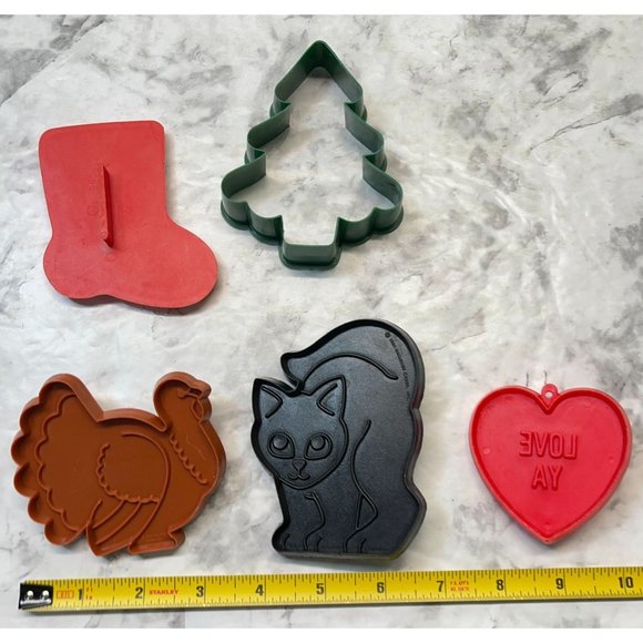 Vtg Hallmark Cookie Cutters Lot of 5 Halloween Christmas Valentines Thanksgiving - Picture 3 of 9